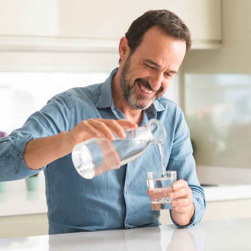 Пейте много воды — натуральные средства от запора
